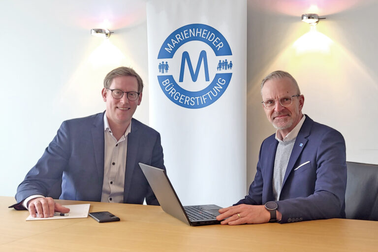 2025_10_31_Vorstand mit Banner_02